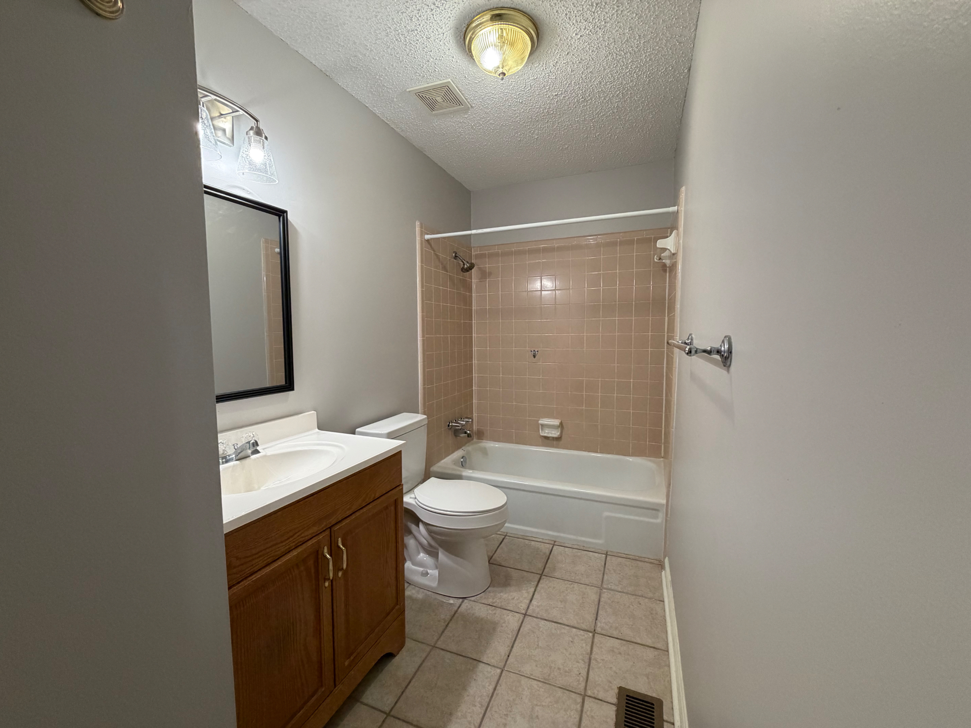 818 Lynwood Dr photo 12