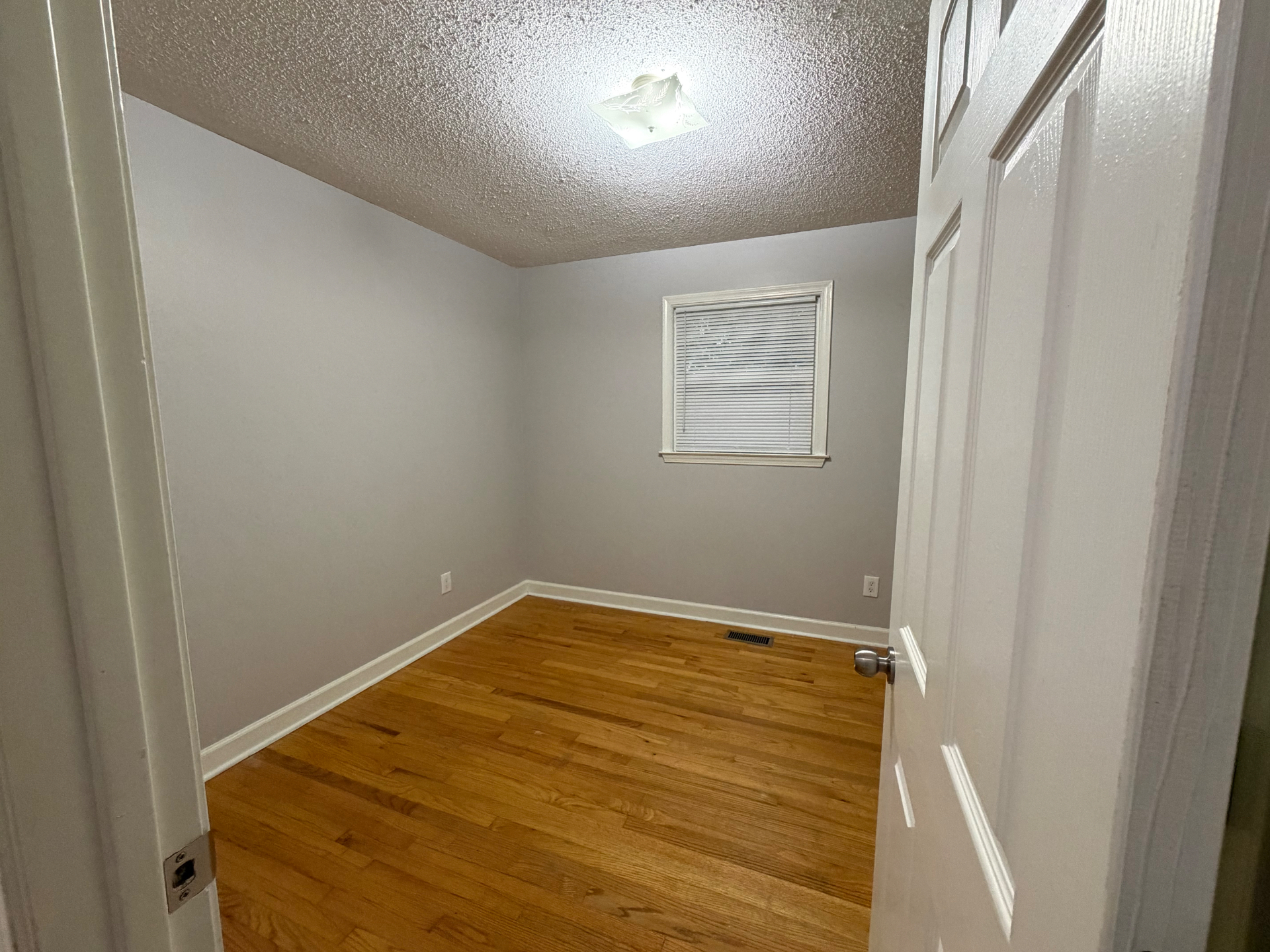 818 Lynwood Dr photo 10