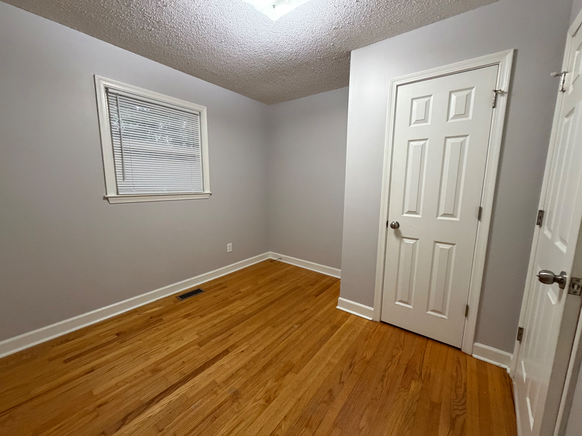 818 Lynwood Dr photo 11